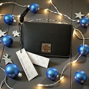 Dooney & Bourke Zip Around Medium Black Pebbled Leather Wallet New